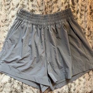 NWOT Vuori Villa Short